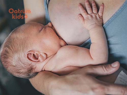  Ngứa đầu nhũ hoa khi cho con bú là hiện tượng nhiều mẹ gặp phải