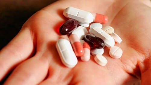 Thuốc kháng sinh trị mụn trứng cá: Erythromycin, Tetracycline, Minocycline, Doxycycline…