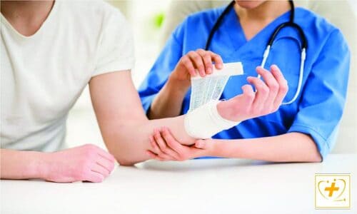 Gặp bác sĩ nếu vết thương sưng tấy kéo dài không thuyên giảm