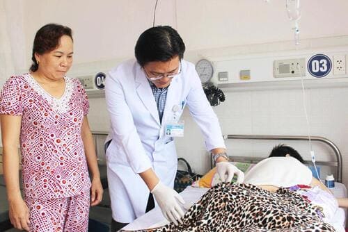 Vết loét ở giai đoạn nặng cần được can thiệp y tế để loại bỏ tổ chức hoại tử