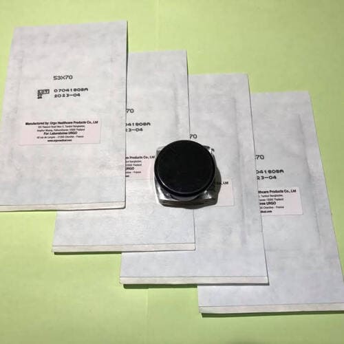 Nên lựa chọn cao dán hút mụn mủ có thành phần thảo dược, nguồn gốc xuất xứ rõ ràng