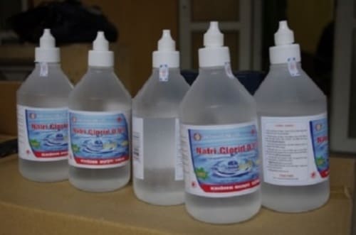 Nước muối sinh lý được sử dụng rộng rãi trong sát trùng vết thương