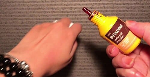 Không sử dụng betadine với phụ nữ có thai và cho con bú