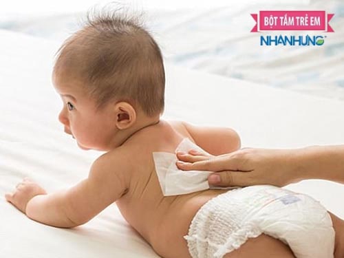 Băng ướt cho trẻ giúp tăng cường độ ẩm tốt cho da
