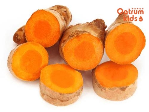 Nghệ tươi chứa sắc tố vàng curcumin giúp sáng da, tái tạo da tổn thương
