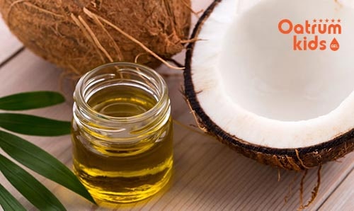 Dầu dừa chứa nhiều vitamin E giúp xóa mờ vết thâm