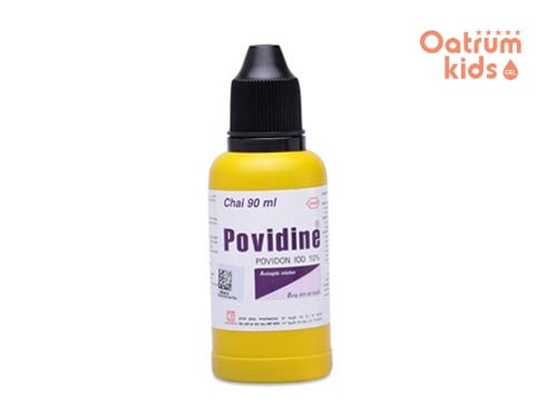 Cha mẹ cũng có thể rửa vết trầy xước cho trẻ bằng Povidine