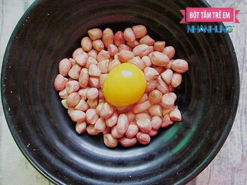 Trứng và đậu phộng là nguyên nhân hàng đầu khiến viêm da cơ địa bùng phát ở trẻ