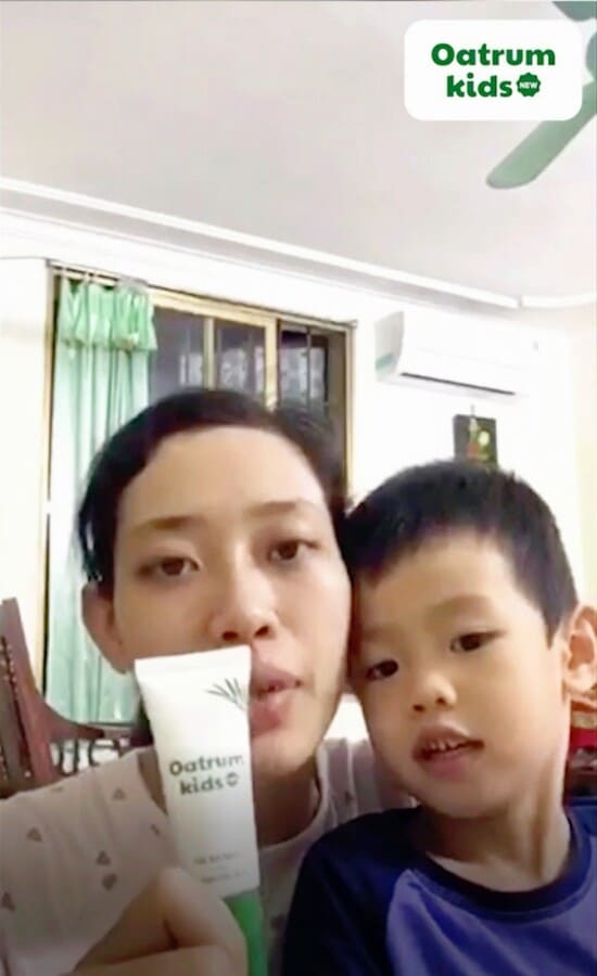 Hai bé nhà mẹ Thủy sở hữu làn da nhạy cảm nên hay bị muỗi đốt và trầy xước da