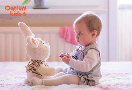 Đồ chơi là nguồn vui cho bé sơ sinh