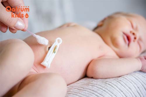  Cách chăm sóc rốn trẻ sơ sinh khi chưa rụng rốn