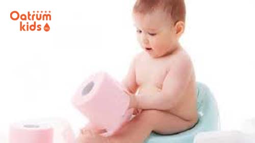  Táo bón là tình trạng khi đi đại tiện trẻ gặp rất nhiều khó khăn khi tống phân ra ngoài
