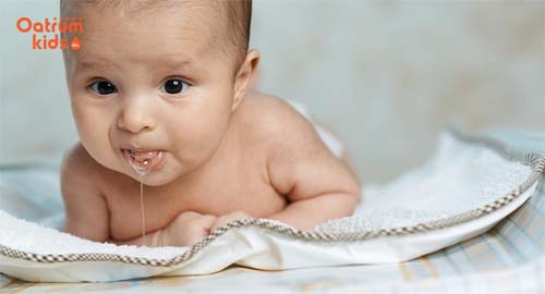  Cách xử trí khi trẻ sơ sinh bị ọc sữa