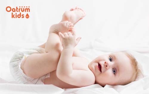  Trẻ sơ sinh dưới 1 tháng tuổi thì nên dùng miếng lót sơ sinh là phù hợp nhất.