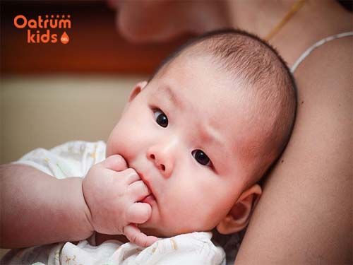  Trẻ sẽ quấy khóc nếu xuất hiện mụn nước ở mông