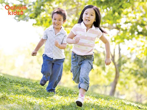 Luôn đặt trẻ trong tầm ngắm và để trẻ tránh xa những nguy hiểm rình rập