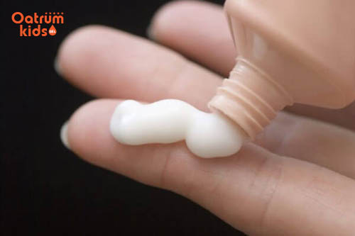 Đa phần các loại kem bôi chữa trầy xước có chứa corticoid