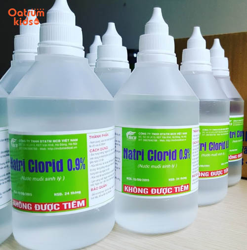 Nước muối sinh lý là lựa chọn đúng của cha mẹ khi vệ sinh vết trầy xước cho trẻ