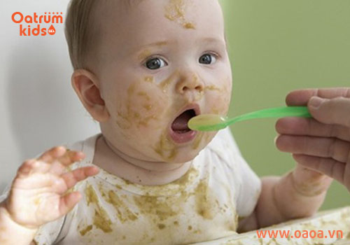 Thực phẩm có tính axit trong thời kỳ ăn dặm khiến trẻ hăm mông