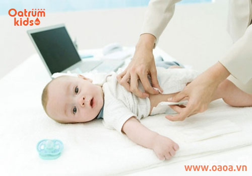 Quần áo chất liệu cotton giúp bé dễ chịu trong thời kỳ bị hăm mông