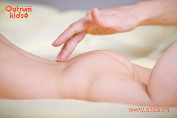 Thỉnh thoảng cũng cần để vùng mông của trẻ thông thoáng - Phòng ngừa hăm tã