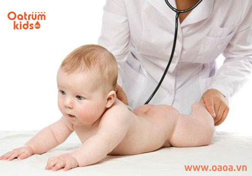 Trẻ cần gặp bác sĩ khi hăm tã kéo dài trên 5 ngày, nổi nhiều mụn mủ, sốt…