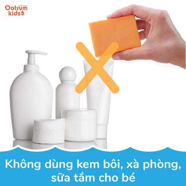 Không dùng kem bôi, xà phòng, sữa tắm khi trẻ bị hăm đít