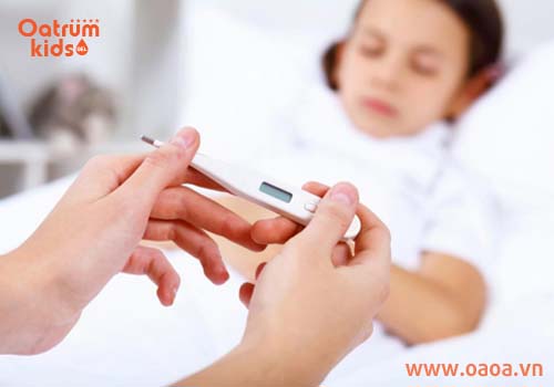 Khi thấy trẻ có dấu hiệu sốc do nọc độc của kiến cần đưa tới bệnh viện ngay lập tức