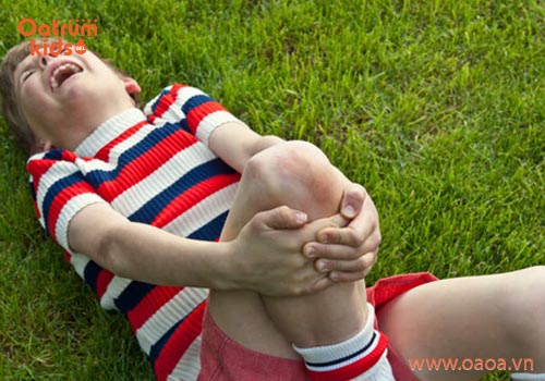 Cách giảm đau vết trầy xước cho bé trong 1 nốt nhạc