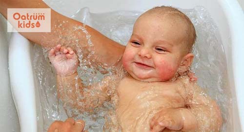 Chuyên gia giải đáp: Trẻ bị sốt siêu vi có tắm được không?