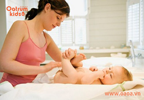 Dấu hiệu trẻ bị hăm tã và cách điều trị