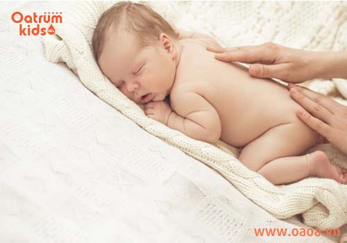 Mách mẹ cách sử dụng kem chống hăm cho bé hiệu quả