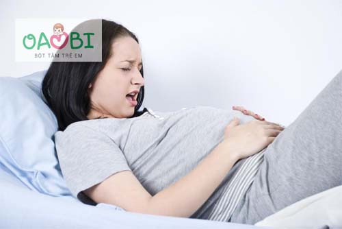 Mẹ bầu ra máu báo bao lâu thì chuyển dạ?