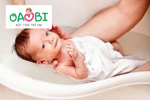 Mẹ cần làm gì khi trẻ sơ sinh không đi ngoài 2 ngày?